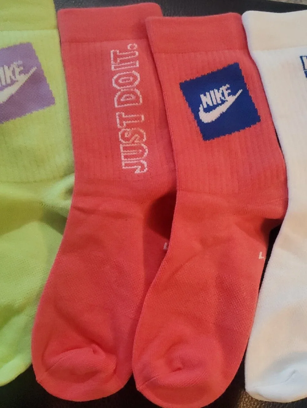 Nike Crew Athletic Socks Pack in Lime, Coral & White